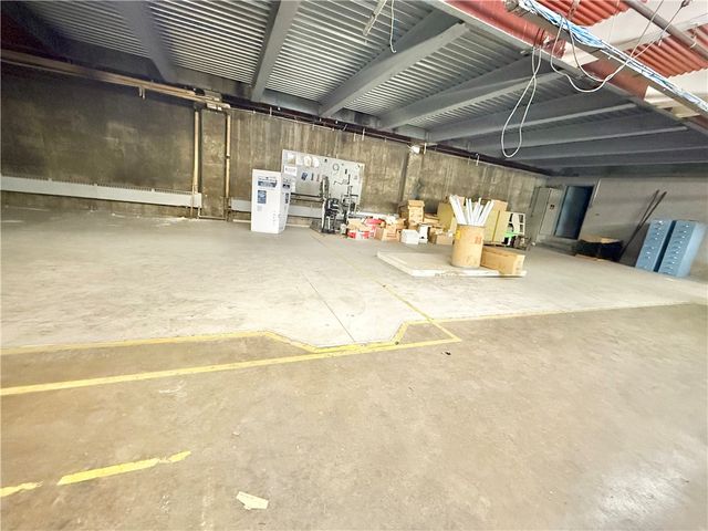 27 N Mercer St, New Castle, PA 16101