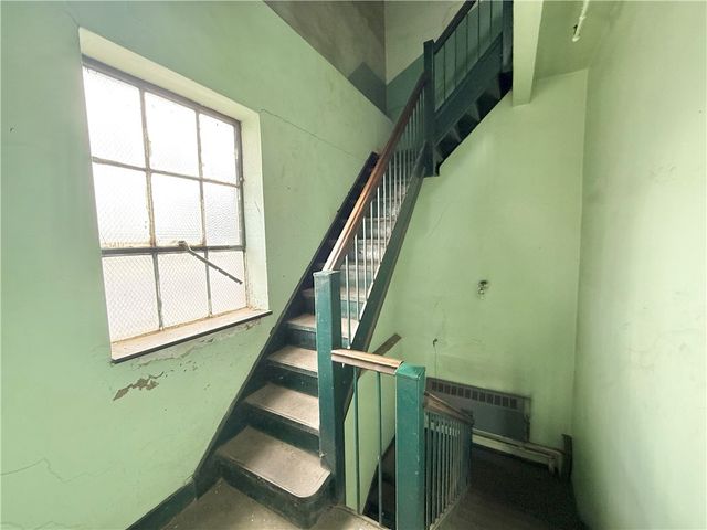 27 N Mercer St, New Castle, PA 16101