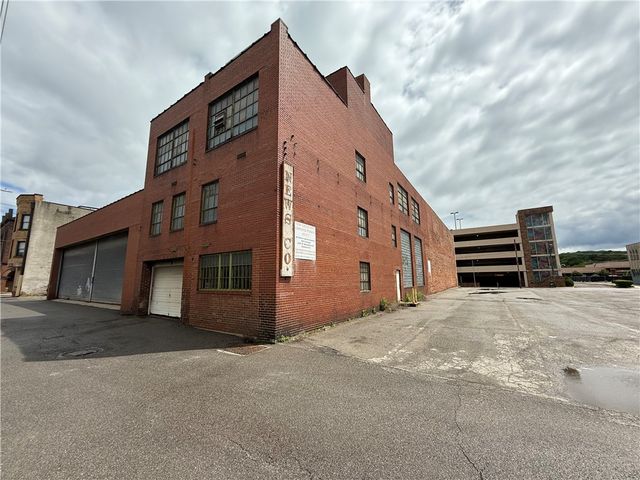27 N Mercer St, New Castle, PA 16101