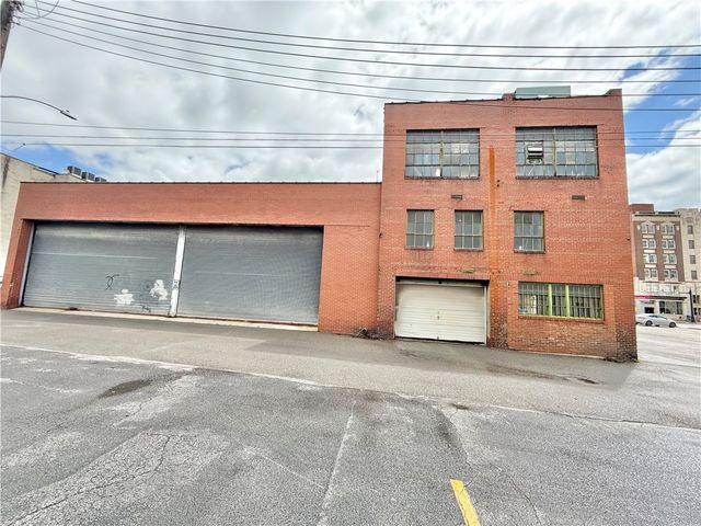 27 N Mercer St, New Castle, PA 16101