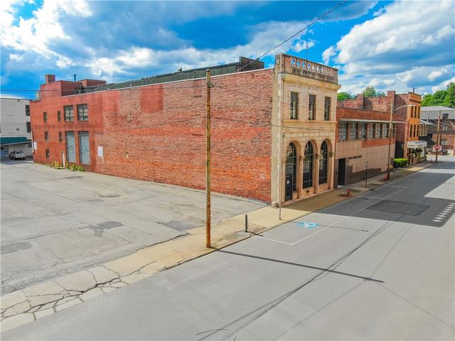 27 N Mercer St, New Castle, PA 16101