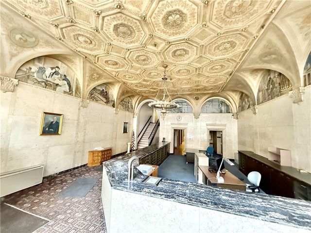 27 N Mercer St, New Castle, PA 16101