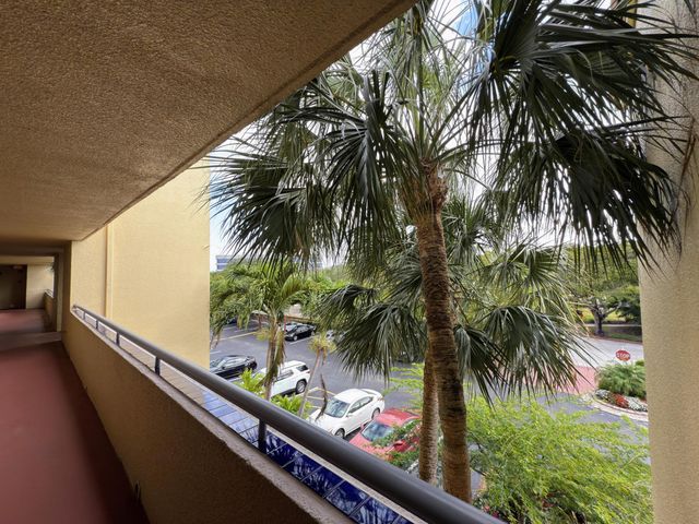 700 Uno Lago Drive 305, Juno Beach, FL 33408