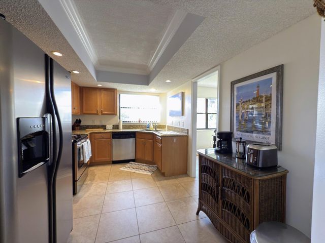 700 Uno Lago Drive 305, Juno Beach, FL 33408