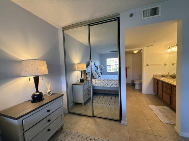 700 Uno Lago Drive 305, Juno Beach, FL 33408