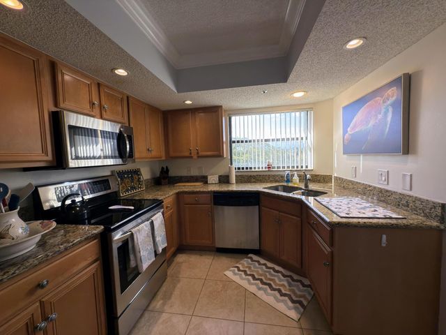 700 Uno Lago Drive 305, Juno Beach, FL 33408