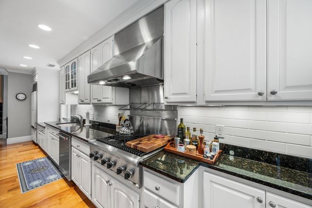 54 Chestnut St 3, Boston, MA 02129