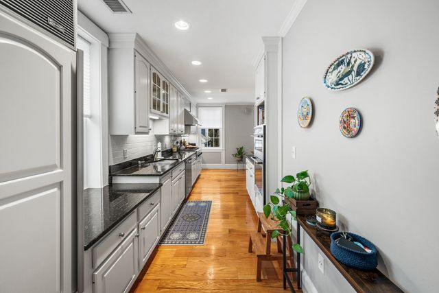 54 Chestnut St 3, Boston, MA 02129