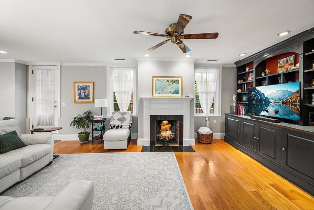 54 Chestnut St 3, Boston, MA 02129