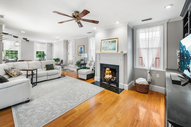 54 Chestnut St 3, Boston, MA 02129