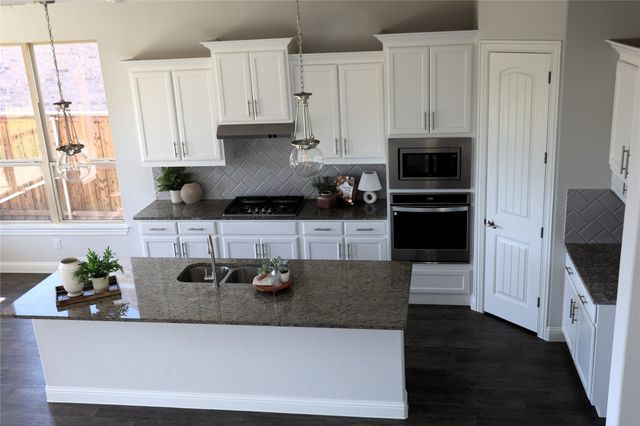 7600 Clear Rapids Drive, Mckinney, TX 75071