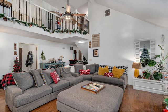 5454 S Roanoke Avenue, Springfield, MO 65810