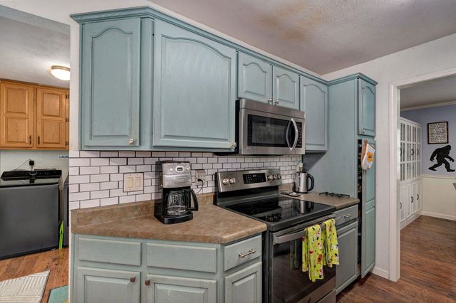 5454 S Roanoke Avenue, Springfield, MO 65810