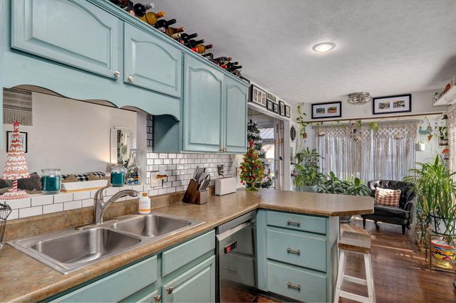 5454 S Roanoke Avenue, Springfield, MO 65810