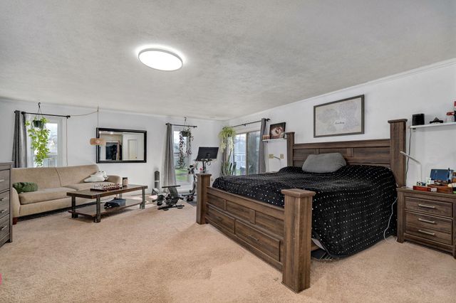 5454 S Roanoke Avenue, Springfield, MO 65810