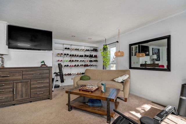 5454 S Roanoke Avenue, Springfield, MO 65810