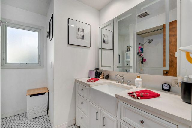 5454 S Roanoke Avenue, Springfield, MO 65810