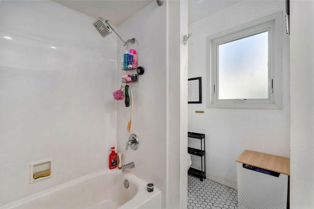 5454 S Roanoke Avenue, Springfield, MO 65810