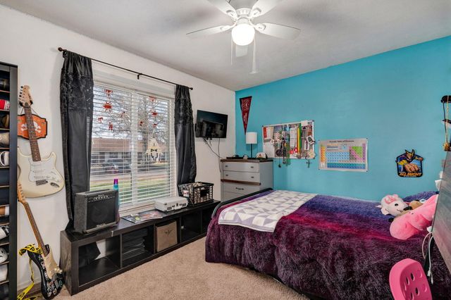 5454 S Roanoke Avenue, Springfield, MO 65810