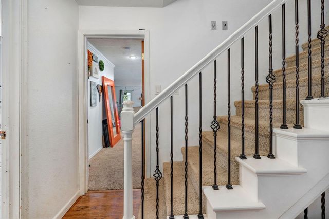 5454 S Roanoke Avenue, Springfield, MO 65810