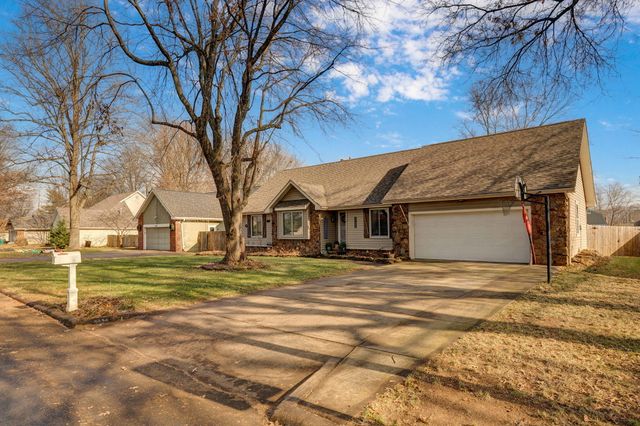 5454 S Roanoke Avenue, Springfield, MO 65810