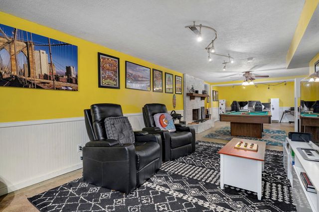 5454 S Roanoke Avenue, Springfield, MO 65810