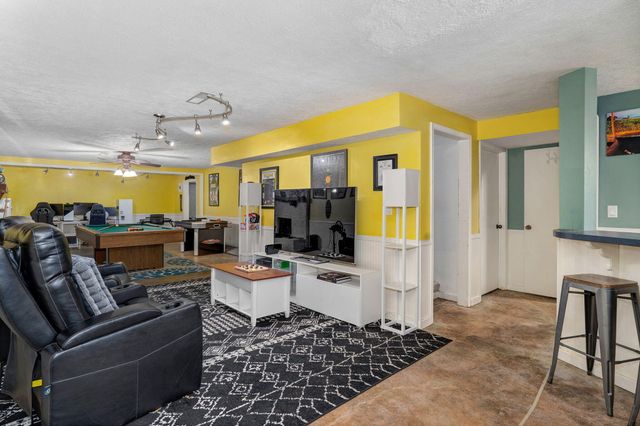 5454 S Roanoke Avenue, Springfield, MO 65810