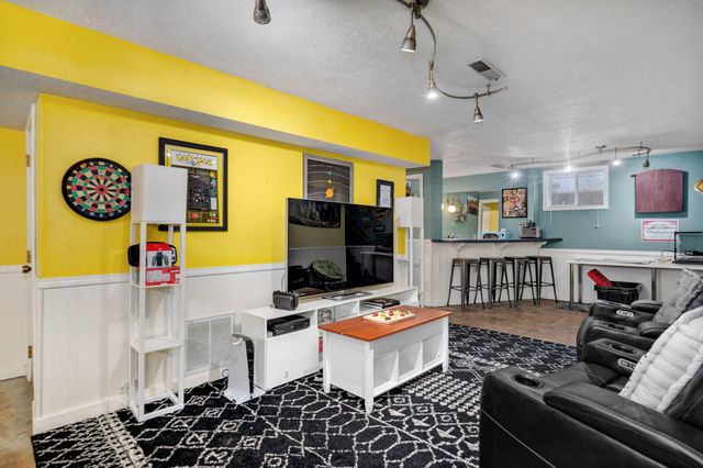 5454 S Roanoke Avenue, Springfield, MO 65810