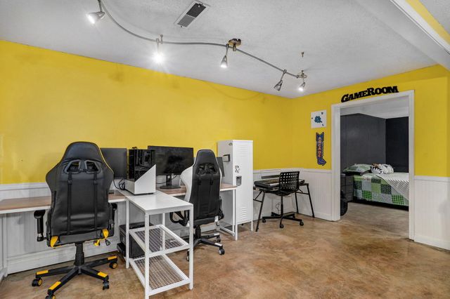 5454 S Roanoke Avenue, Springfield, MO 65810