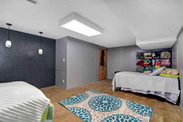 5454 S Roanoke Avenue, Springfield, MO 65810