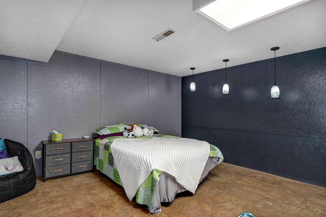 5454 S Roanoke Avenue, Springfield, MO 65810