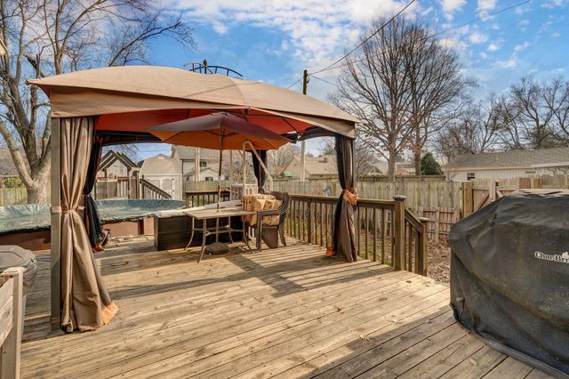 5454 S Roanoke Avenue, Springfield, MO 65810