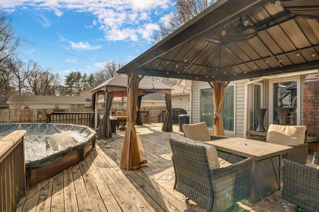 5454 S Roanoke Avenue, Springfield, MO 65810