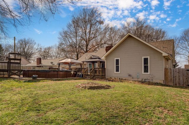 5454 S Roanoke Avenue, Springfield, MO 65810