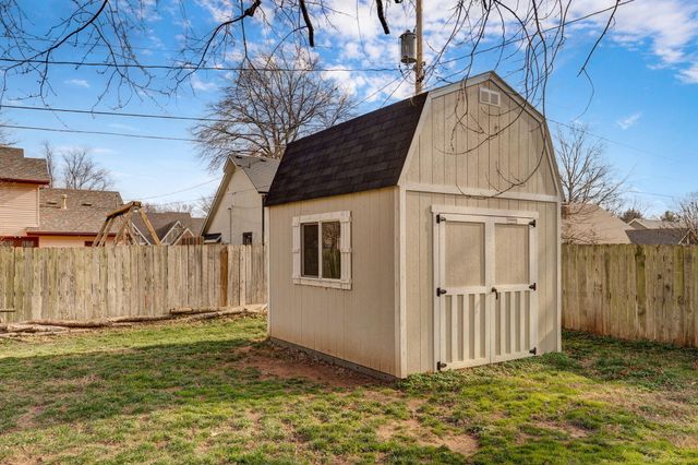 5454 S Roanoke Avenue, Springfield, MO 65810