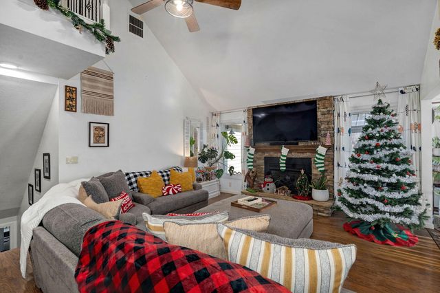 5454 S Roanoke Avenue, Springfield, MO 65810