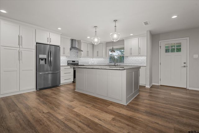 700 Oxford Drive, Tyler, TX 75703