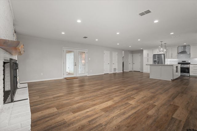 700 Oxford Drive, Tyler, TX 75703