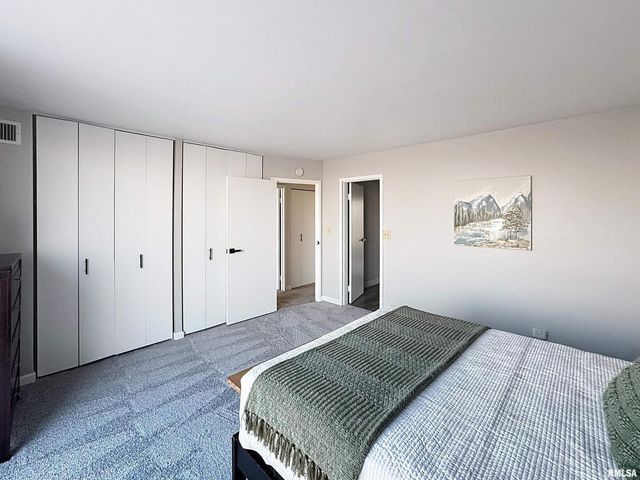 1800 7TH Street 6D, East Moline, IL 61244