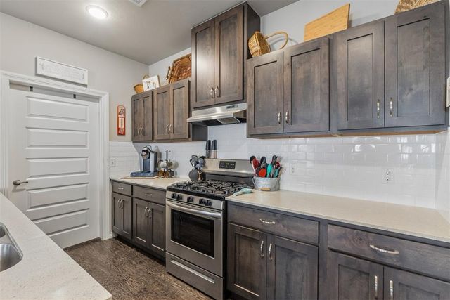 2109 Camino Del Plaza Lane, Edmond, OK 73013