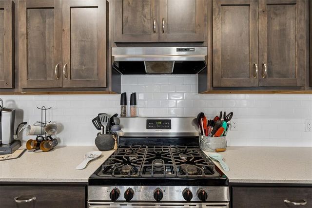 2109 Camino Del Plaza Lane, Edmond, OK 73013
