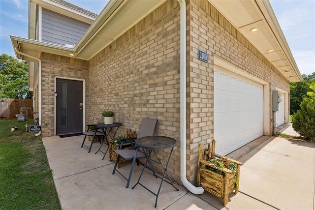 2109 Camino Del Plaza Lane, Edmond, OK 73013
