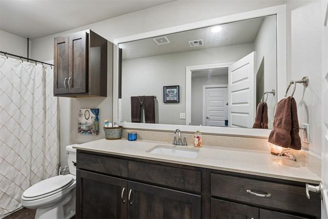 2109 Camino Del Plaza Lane, Edmond, OK 73013