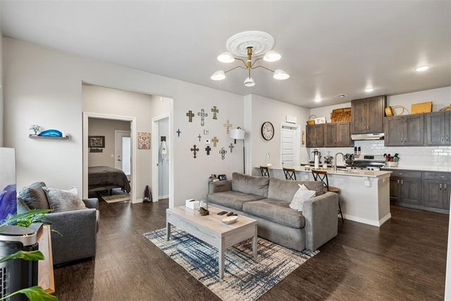2109 Camino Del Plaza Lane, Edmond, OK 73013