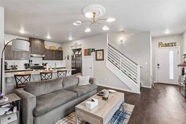 2109 Camino Del Plaza Lane, Edmond, OK 73013