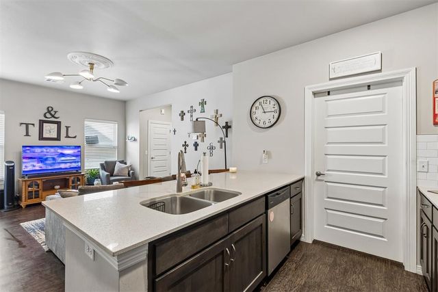 2109 Camino Del Plaza Lane, Edmond, OK 73013