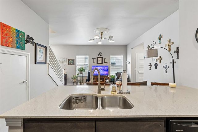 2109 Camino Del Plaza Lane, Edmond, OK 73013