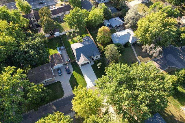 1431 Sumter Avenue N, Golden Valley, MN 55427