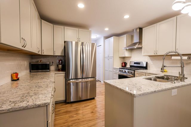 1431 Sumter Avenue N, Golden Valley, MN 55427