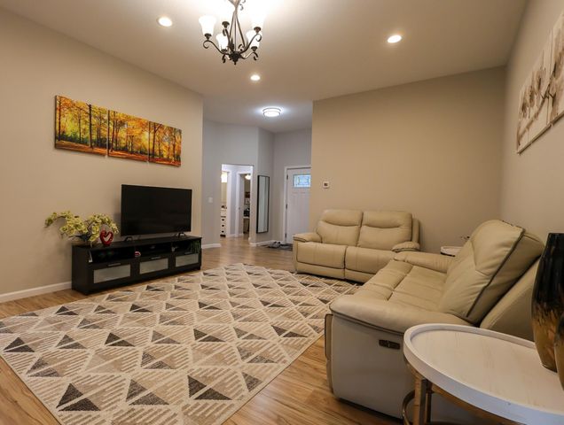 1431 Sumter Avenue N, Golden Valley, MN 55427